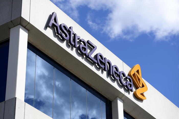 Astra Zeneca, stop temporaneo test vaccino