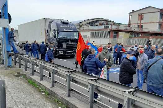 Whirlpool: la protesta si sposta in città