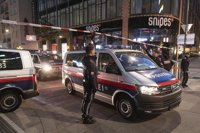 Vienna, morti e molti feriti. Ucciso terrorista simpatizzante dell’Isis