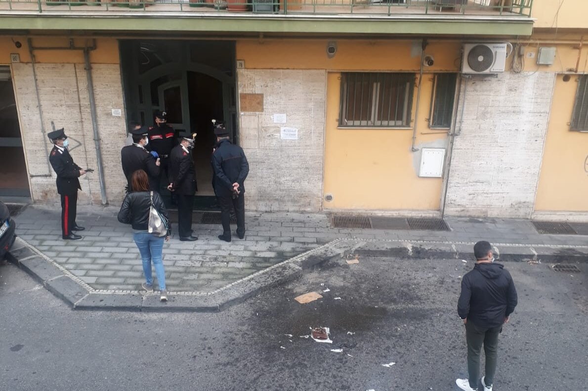 Borsa sospetta sotto casa di De Luca, allarme rientrato
