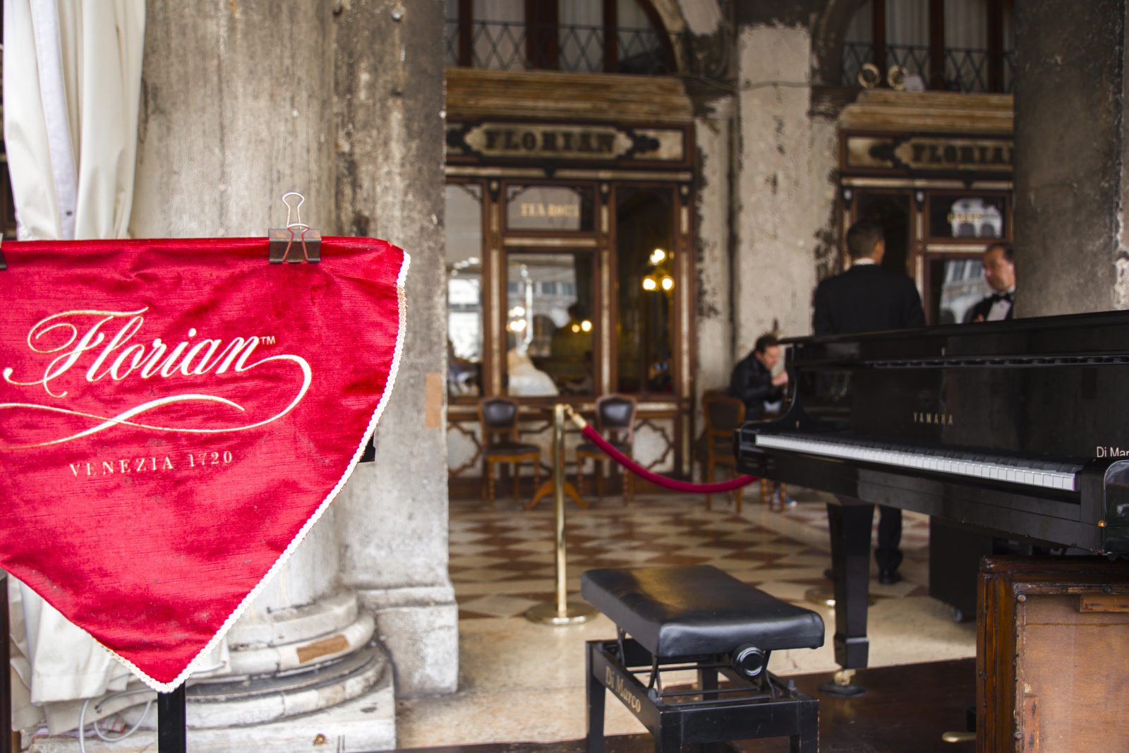 Venezia: un francobollo per celebrare il Caffè Florian